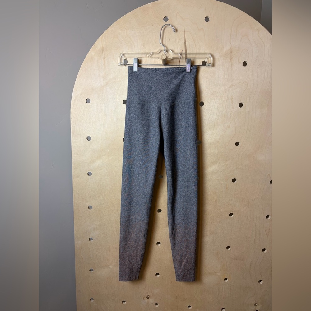 Beyond Yoga Alloy Ombre Metallic High-Rise Leggings in Grey & Rose Gold Small - Picture 3 of 9
